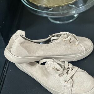 Brand new without tags Woman’s Tan Casual Sneakers